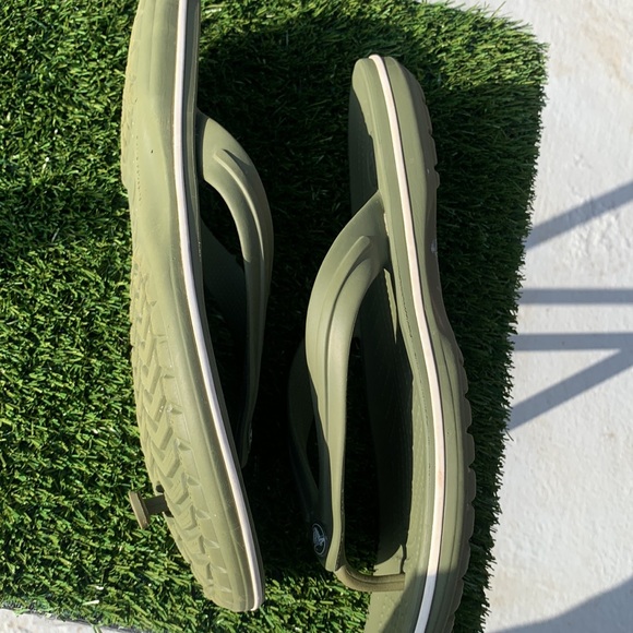 Crocs Sandals US Mens Size 12 Olive Green Athens Thong Rubber Flip Flops - Picture 7 of 7